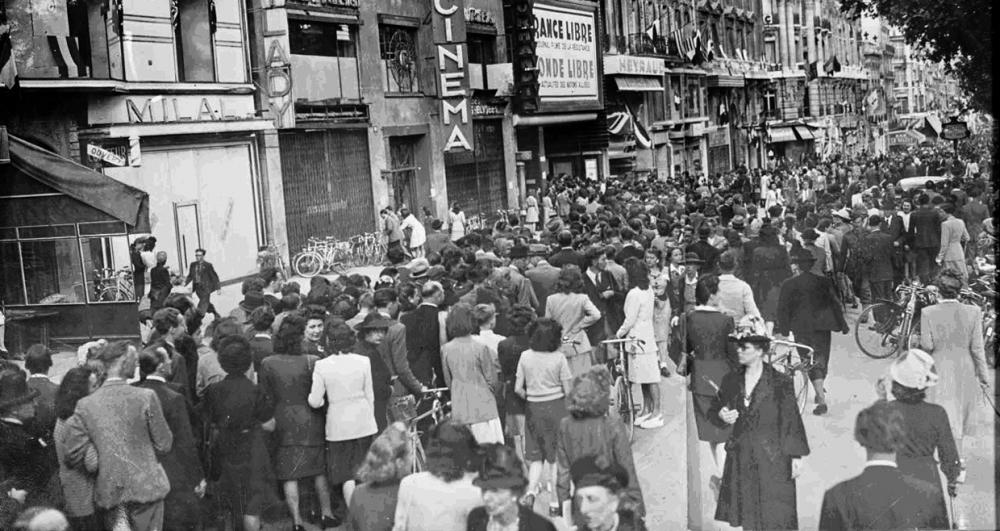 La foule dans Paris libéré, septembre 1944 © ECPAD La foule dans Paris libéré, septembre 1944